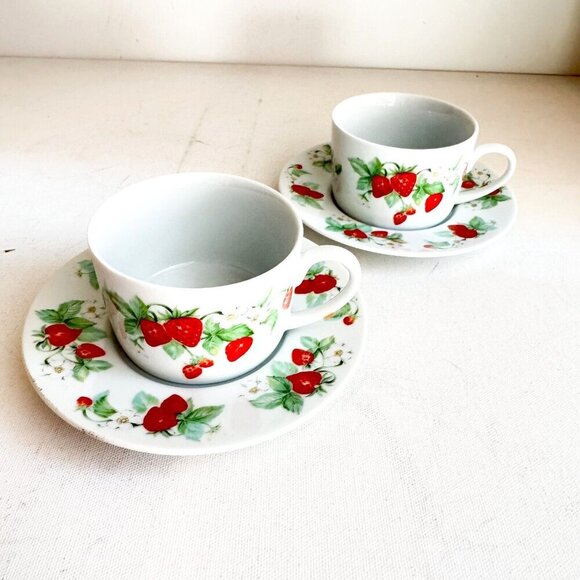 Vintage Christopher Stuart Berry Orchard Print Cup and Saucer X2 - Picture 6 of 12